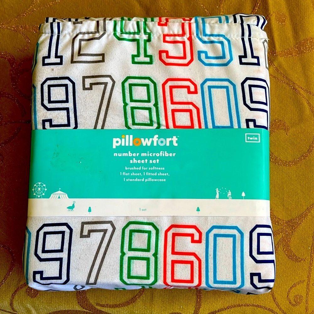 Pillowfort Twin Size Microfiber Sheet Set
